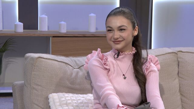 Снимка: Крисия пред Алекс Сърчаджиева - нарича Никола Цолов 