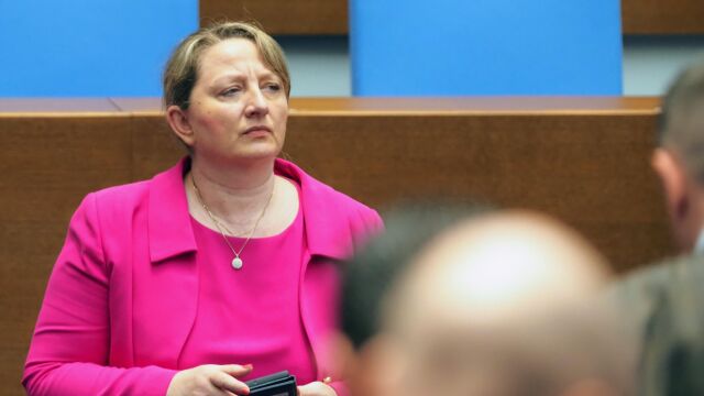 Снимка: Сачева: Внесохме законопроект за нова социална помощ за Великден и Коледа