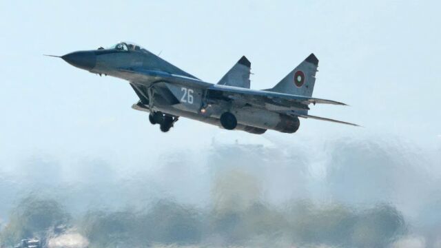 Снимка: Първа в Европа: Сръбската армия  се е сдобила с хиперзвукови балистични ракети