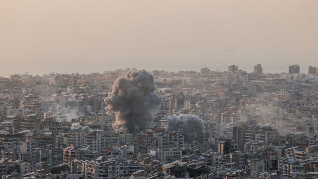 Иран ескалира атаките, след като новият върховен лидер обеща да продължи борбата