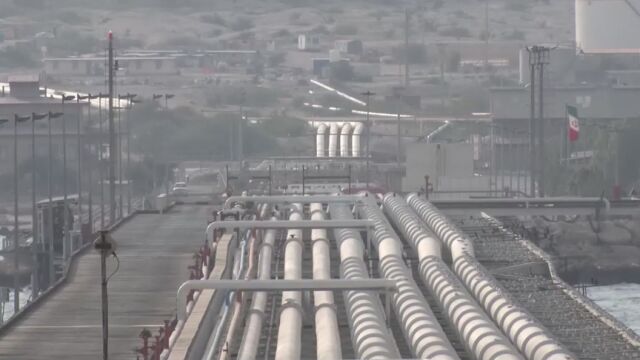 Кризата с петрола се задълбочава: ОАЕ спряха част от работата на един от най-големите нефтени терминали