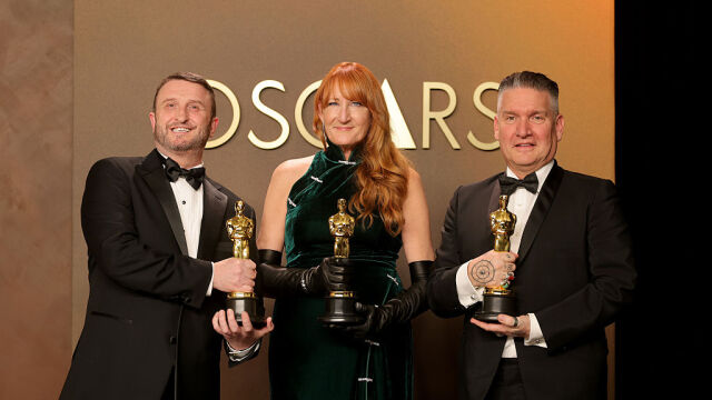 Снимка: „Франкенщайн“ спечели „Оскар“ за най-добър грим и прически (СНИМКИ)