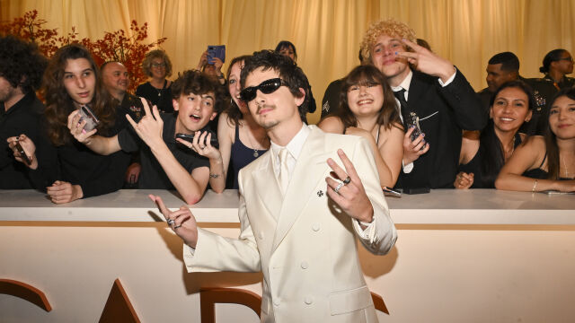 Снимка: Тимъти Шаламе вся смут на Оскарите 2026 - вижте какво се случи (ВИДЕО+СНИМКИ)