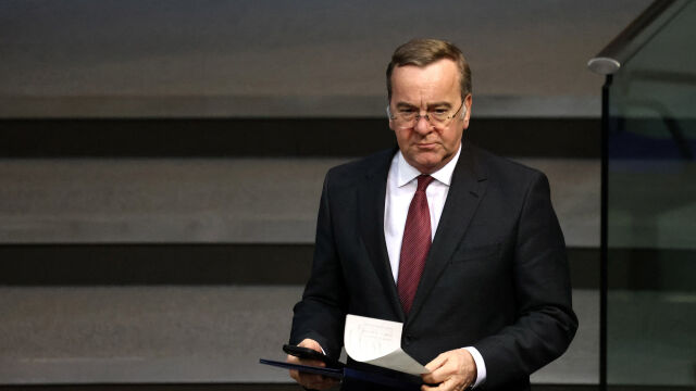 Снимка: Министърът на отбраната на Германия отговори на Тръмп: Войната в Иран не е наша. Ние не сме я започнали