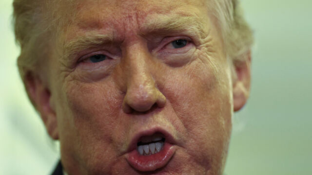 Снимка: Тръмп критикува Стармър за „ужасния“ подход към Ормузкия проток