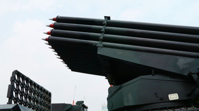 Снимка: Ето какво пишат медиите на Вучич за сръбските хиперзвукови ракети СМ-400: Началникът на армията обяви защо са ги купили