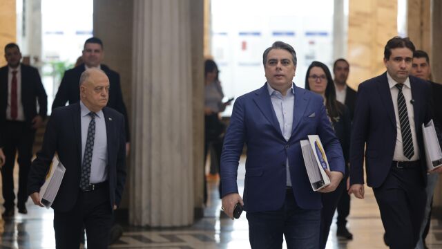 Снимка: ПП-ДБ регистрираха листите си за вота в последния ден. Ето кои са водачите