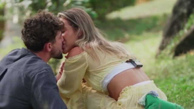 Снимка: Най-чаканата целувка в 