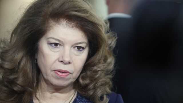 Снимка: Йотова: Да се разработи цял пакет компенсации - не само за горивата, а въобще за покачващите се цени