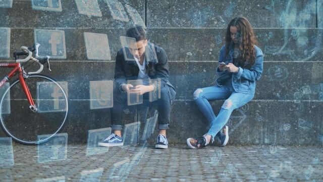 Без кебапчета и „кухи“ фрази: Какви послания биха накарали младите хора да гласуват? 