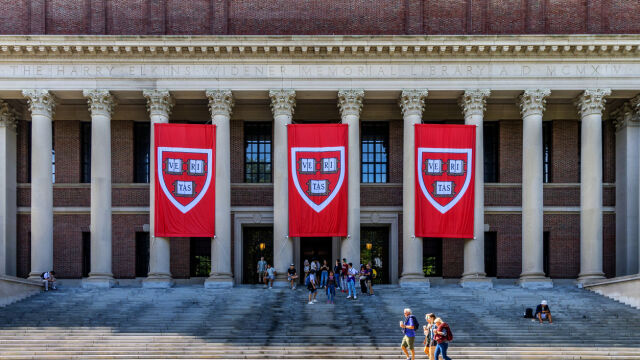 Снимка: САЩ съдят Харвард за отношението към еврейски и израелски студенти, искат милиарди долари