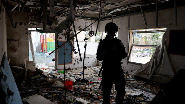 Снимка: 160 ранени от иранските удари срещу ОАЕ