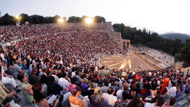 Снимка: Народният театър поставя на свещената сцена на  древния театър в Епидавър