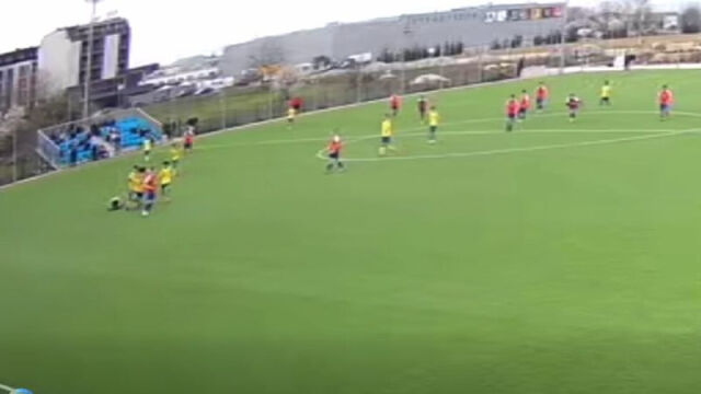 Снимка: Вижте наказанието за футболиста, ритнал в главата вратар (ВИДЕО)