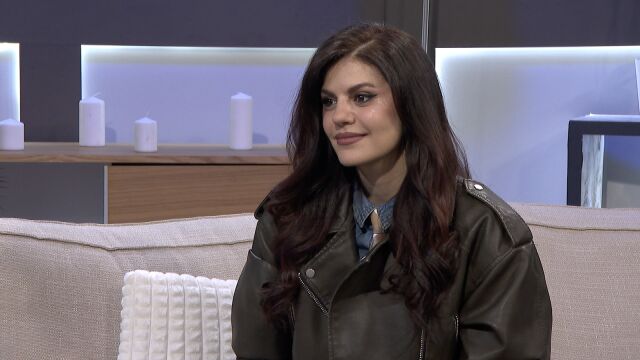 Снимка: Михаела Филева за трудностите в детството, домашното насилие и раздялата на родителите й (ВИДЕО)