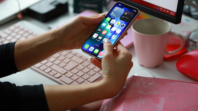 Снимка: Pink Fever: Смартфонът, който спечели сърцата на модните фенове