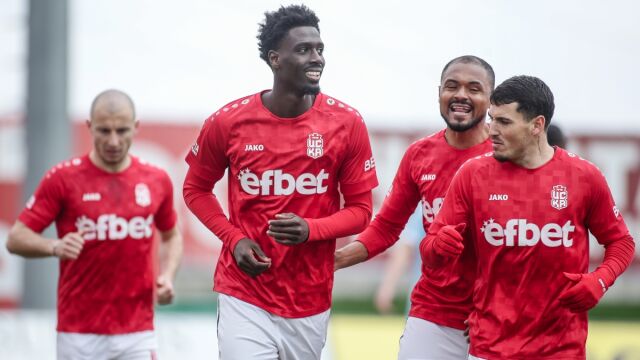 Снимка: Голмайстор у нас се бие със съотборници заради Меси (ВИДЕО)