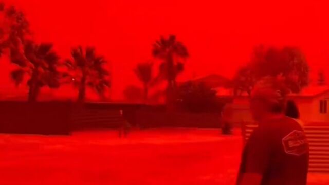 Снимка: Циклон удари Австралия: Прекъснати доставки на втечнен природен газ, хиляди са без ток (ВИДЕО)