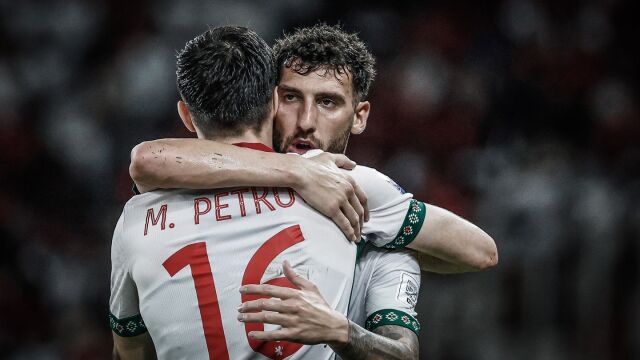 Снимка: Самолетът на футболните национали кацна аварийно