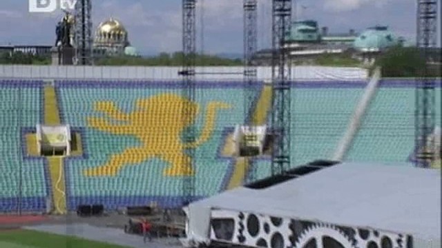 Снимка: Дни преди концерта на AC/DC, конструкцията на сцената е готова