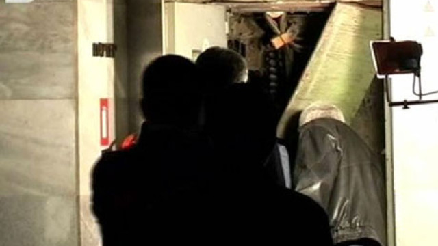 Снимка: Осем деца останаха невредими след пропадане на асансьор 