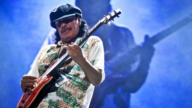 Снимка: NAS и Сантана правят кавър на Back In Black на AC/DC
