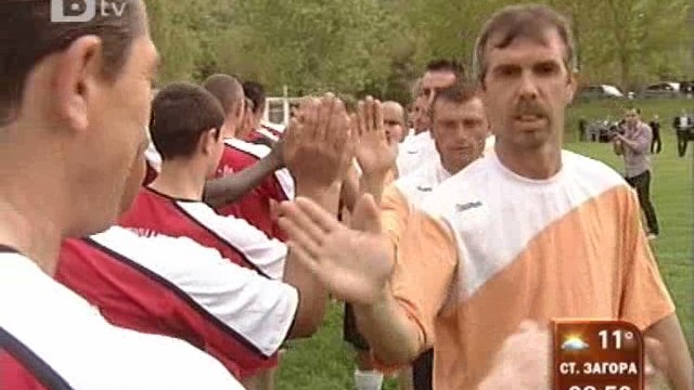 Снимка: Българи, румънци и ганайци в най-екзотичния отбор в аматьорската футболна група