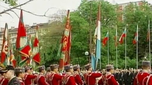 Снимка: Знеполският епископ освети бойните знамена на Българската армия