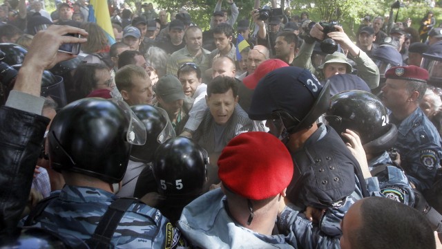 Снимка: Стотици украинци излязоха на протест срещу властта 