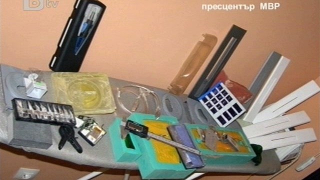 Снимка: Източиха банковите карти на десетки перничани