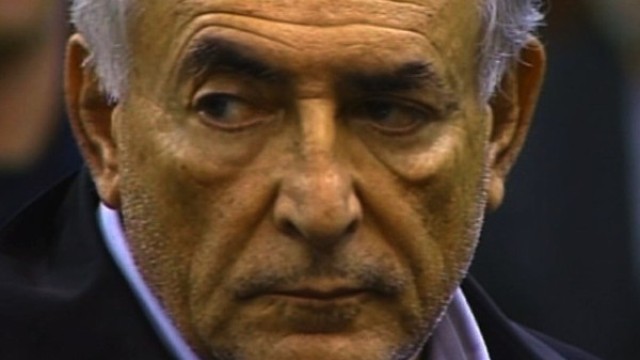 Снимка: Камериерката подаде втори иск срещу Строс-Кан, наема още адвокати 