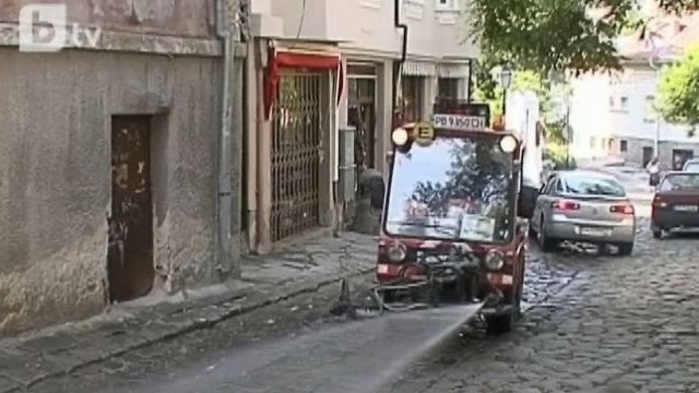 Снимка: Започна ударно чистене на Стария Пловдив