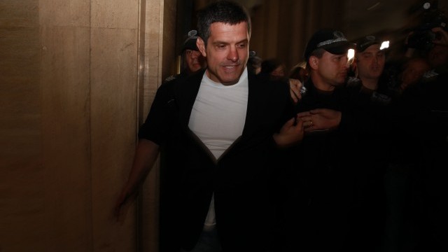 Снимка: Справка отложи екстрадицията на Брендо