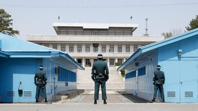 Снимка: Американец задържан в Северна Корея заради Библия