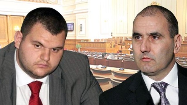 Снимка: Пеевски канил Цветанов на кафе в хотел