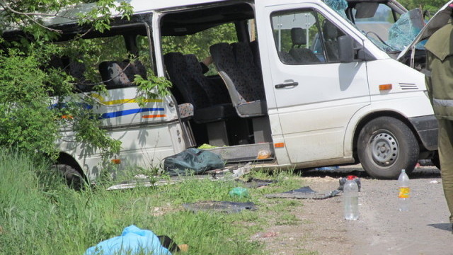 Снимка: Петима остават в болница след катастрофата край Сливо поле
