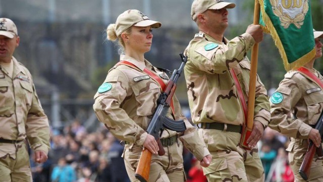 Снимка: Нови униформи за българските военни през 2015 г.