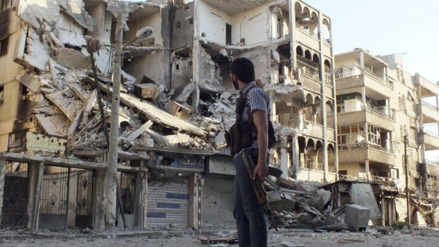 Снимка: Eксплозия в алауитска джамия в сирийския град Хомс, има загинали 