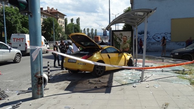 Снимка: Зверска катастрофа в Плодвив: Момиче беше ударено на спирка