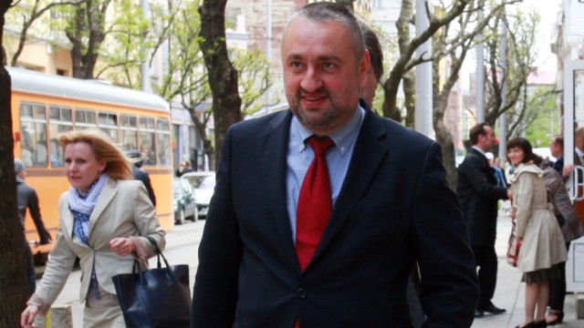 Снимка: Ясен Тодоров изхвърча от антикорупционния съвет още преди старта му