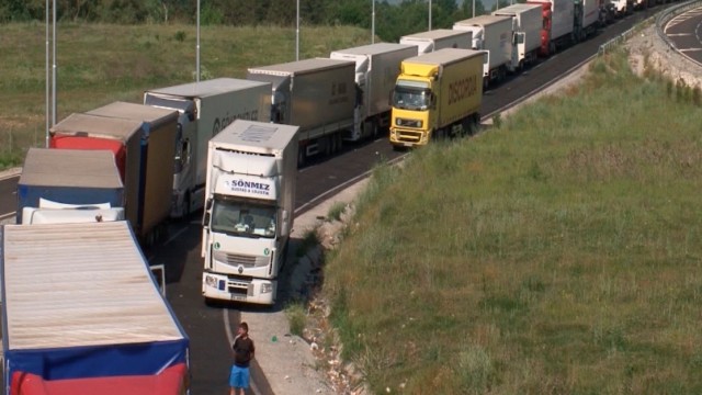 Снимка: Границата с Турция четвърти ден е блокирана от камиони