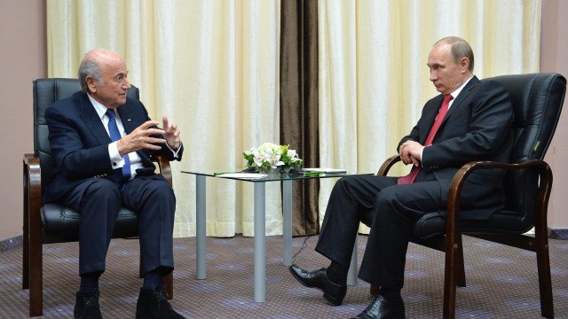Снимка: Владимир Путин обяви пълна подкрепа за шефа на ФИФА Сеп Блатер
