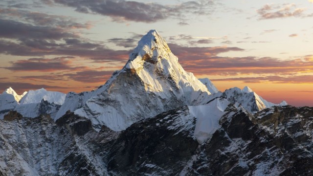 Снимка: В Непал арестуваха ръководители на планински спасителни служби, обвинени в застрахователни измами