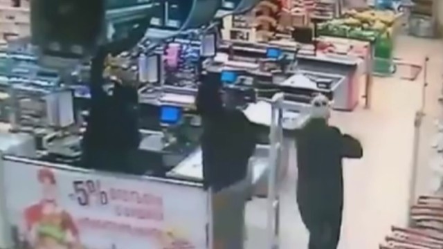 Снимка: Оставиха в ареста полицая от столичния КАТ, задържан за подкуп и кражба