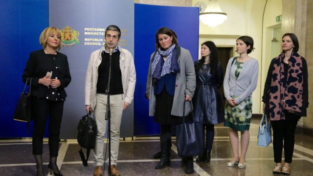 Снимка: Българите в чужбина защитиха правото си на глас пред премиера
