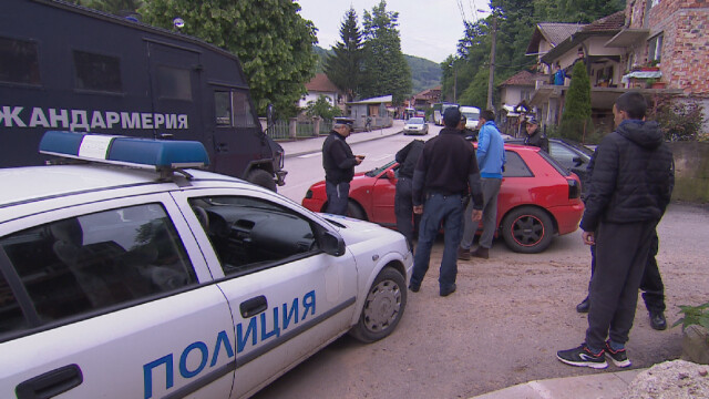 Снимка: Жандармерийската обсада над с. Глогово продължава