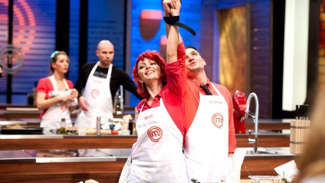 Искрен смях от балкона и паника пред печките в кухнята на MasterChef 