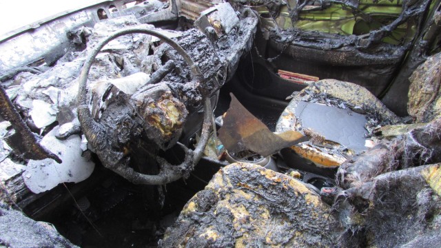 Снимка: Трима младежи са задържани за палеж на автомобил в Перник