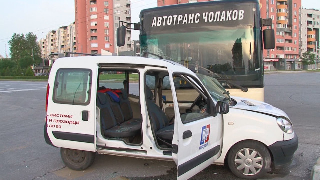 Снимка: Катастрофа с автобус на градския транспорт в Пловдив