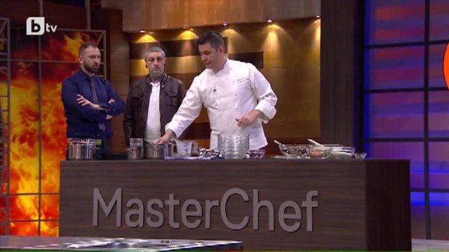 Chef Виктор Ангелов дава майсторски урок за сладолед със сух лед